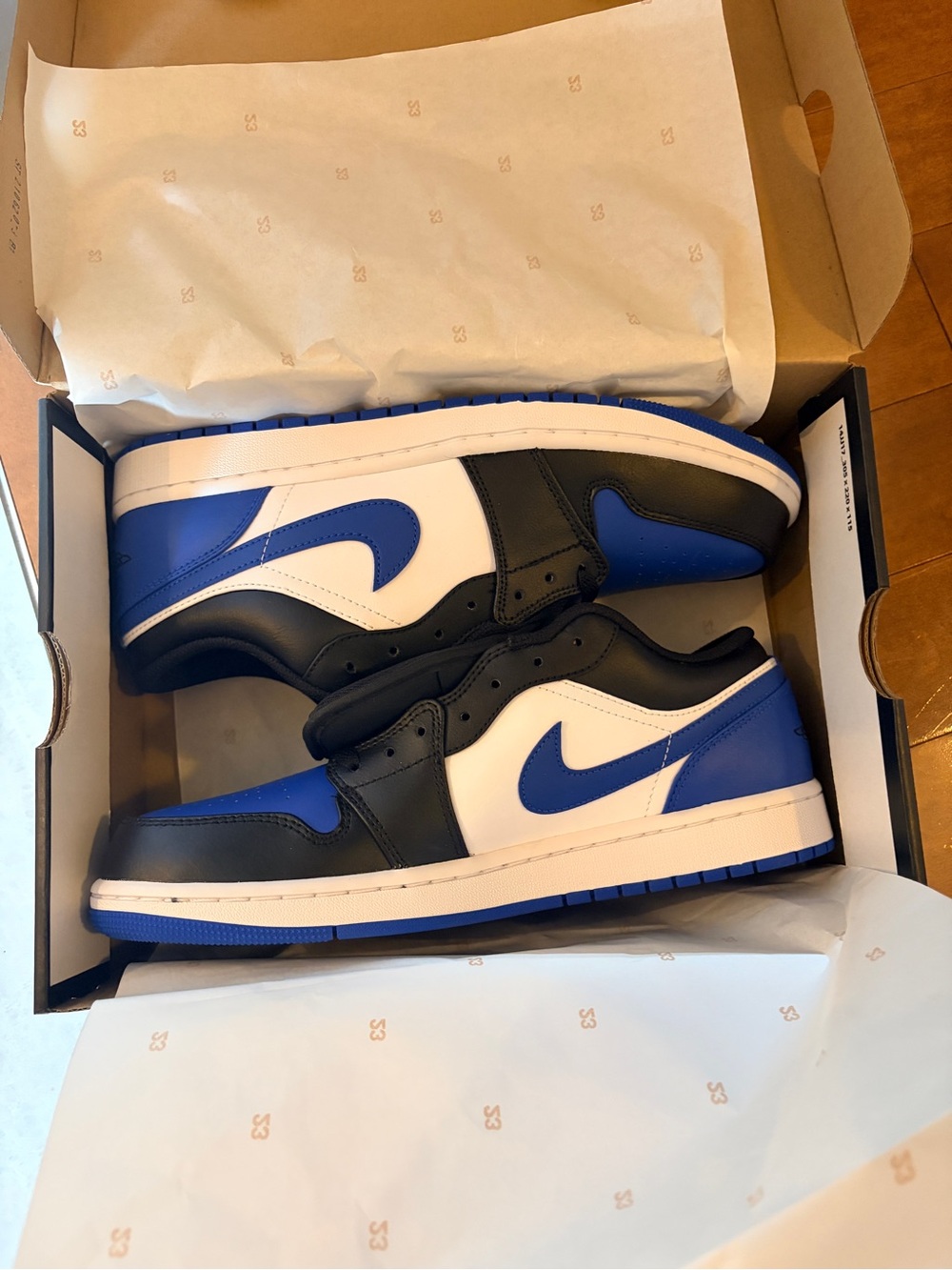 Jordan Low Top Sneaker - White / Black / Royal Blue